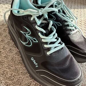 GDEFY Gravity Defyer Comfort Fit Women Athletic Shoes Black 10 NO INSOLES